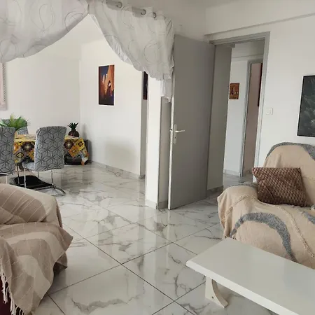 Spacieux 3 Et Balcon Appartement