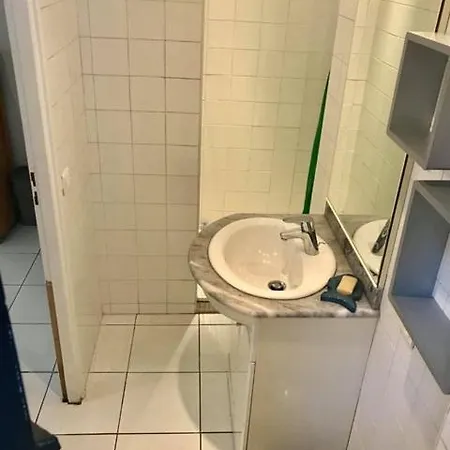 Proche Du Centre, Très Calme, équipé Appartement *