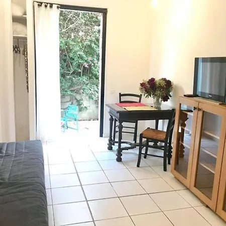 Proche Du Centre, Très Calme, équipé