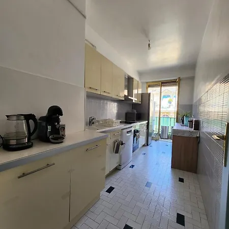 Air-conditioned Near Sea 4-6 People