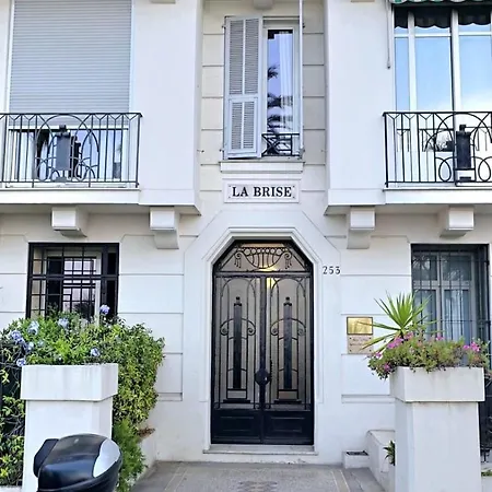 La à Vos Pieds Accès à 1 Min *
