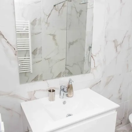 Appartement Perle De - 50 Mètres De La Plage, Clim, Wifi *