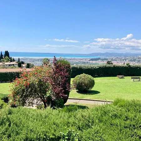 Quiet Flat With View And Swimming Pool Nice