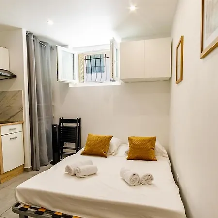 Cozy For Two - Wi-fi, Tv & Tram Apartment