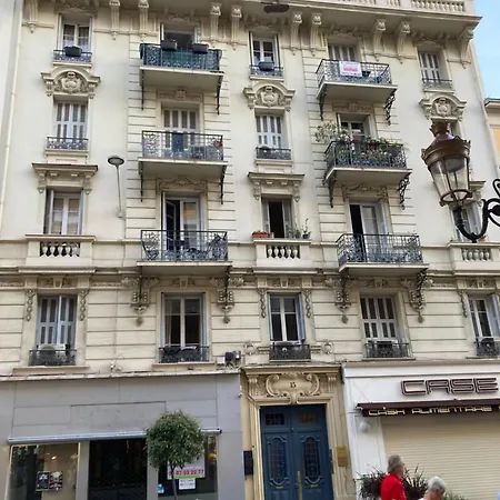 Mansarde Plein Centre Et A 5 Mn Des Plages Apartment