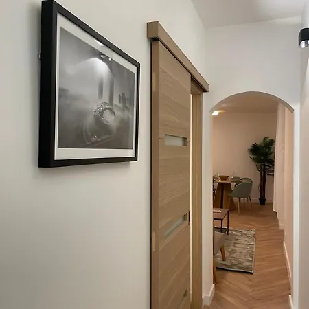 Recently Renovated In Quiet Area In Heart Of Old