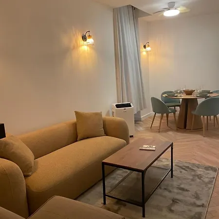 Recently Renovated In Quiet Area In Heart Of Old Apartment
