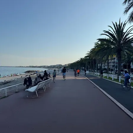 Promenade Des & Apartment