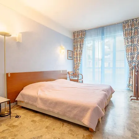 Big 140m2 5min Walk To Sea &promenade 3 Double Rooms,big Living 42m2, 3 Showers,9 Beds, Free Parking Appartement *