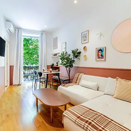 New! Remodeled In The Heart Of Nice, 3 Min, 2br, Ac, Elevator, Amazing Little Terrace, Location! * Nice