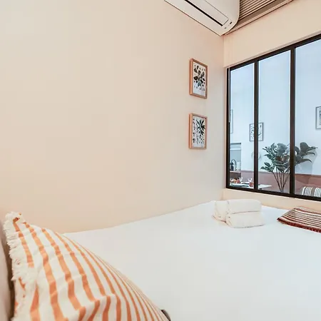 New! Remodeled In The Heart Of Nice, 3 Min, 2br, Ac, Elevator, Amazing Little Terrace, Location! Apartment Nice