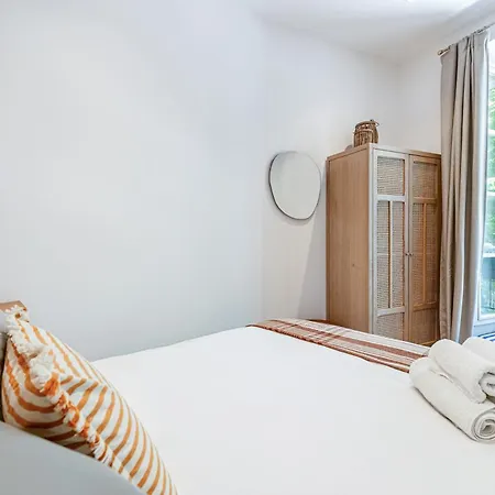 New! Remodeled In The Heart Of Nice, 3 Min, 2br, Ac, Elevator, Amazing Little Terrace, Location! Nice