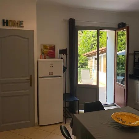 Serenice - F2 Au Calme, Climatisé, Wifi Et Parking Gratuit