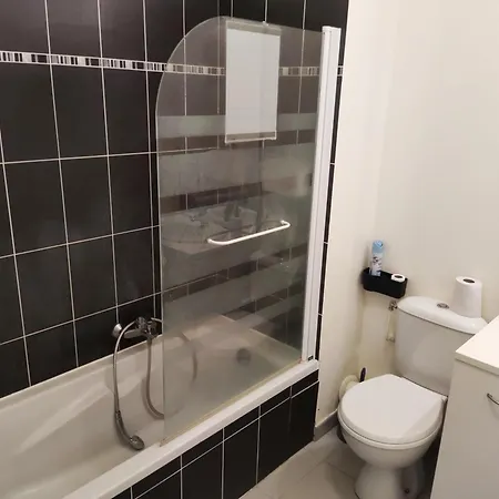Deux Pieces Bien Situe Et Pratique