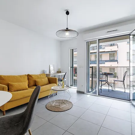 2 Pieces Lumineux Quartier Du Port Apartment *