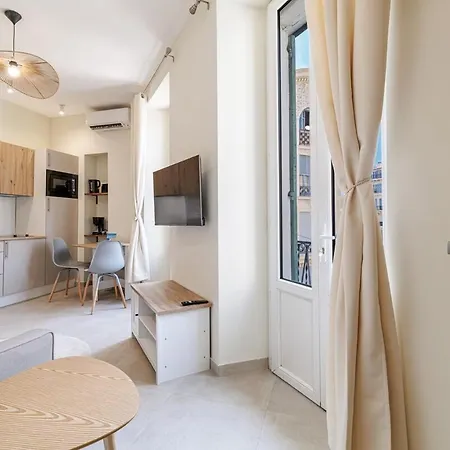 Appartement T2 Situé Au Centre-ville De Nice