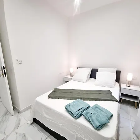 Apartment Spacious Family Near Sea - *