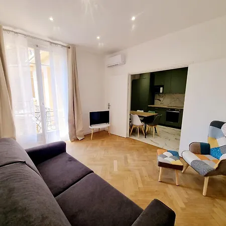 Spacious Family Near Sea - Apartment Nice