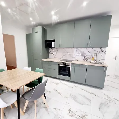 Apartment Spacious Family Near Sea -