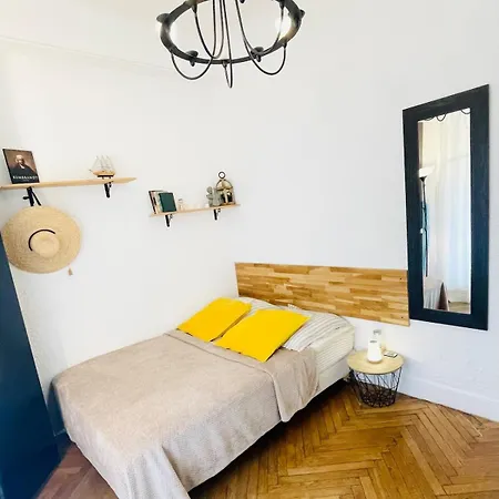 In Center Balcony Apartment *