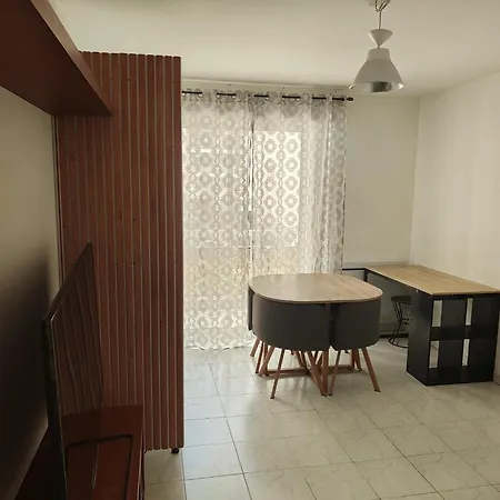 Apartment Bel Avec Terrasse Renove Et Equipe