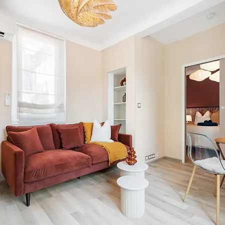 Renting - 35b Massena - Chic Cosy Calm Balcony Massena Pedestrian Heart Appartement *
