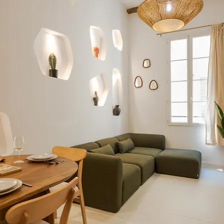 Kalliste - New Ac- Old Town-walk To Everything - Beach- Restaurants-supermarkets *