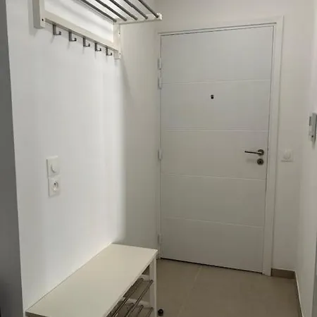 Neuf T2 Calme Avec Terrasse - Proche Marche Liberation Apartment *
