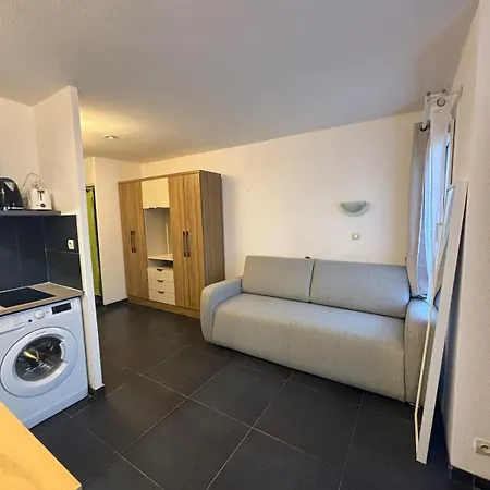 Apartment Cozy Very Close To Train Station *