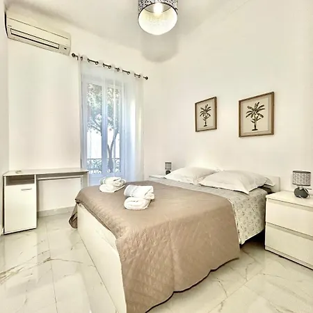 Grand 4 Pieces Avec Cour Privee, Clim & Parking Apartment