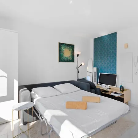 L'escapade - - Tram - Airport Apartment Nice