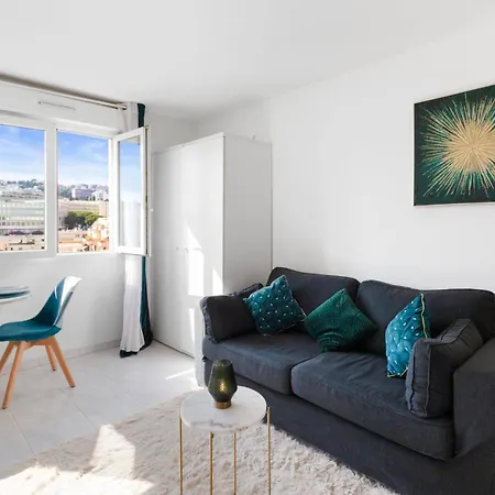 L'escapade - - Tram - Airport Apartment *
