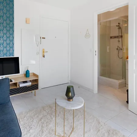 L'escapade - - Tram - Airport Apartment *