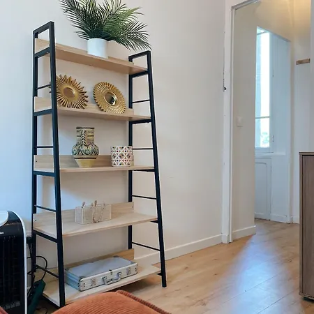 Appartement T2 Calme Avec Parking Gratuit Apartment
