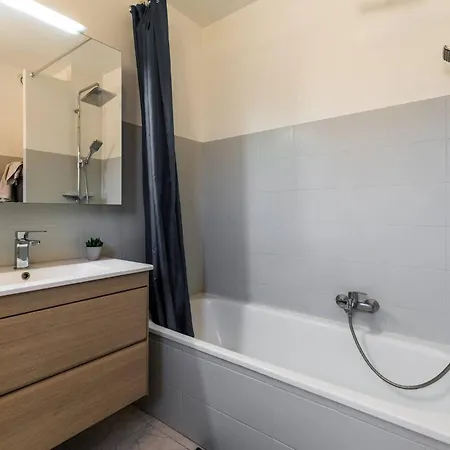 Grand 2 Pieces Et Belle Terrasse Apartment