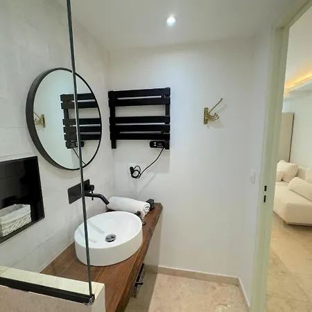 Apartment ⁂ Vieux-nice Climatise: Charme Commodites *