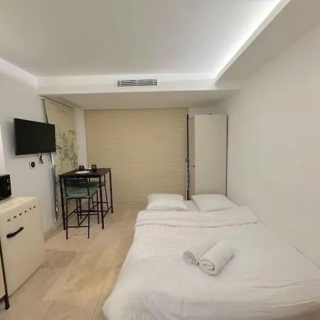 Apartment ⁂ Vieux-nice Climatise: Charme Commodites