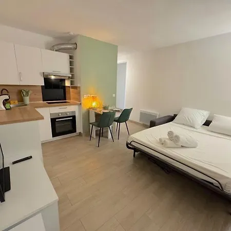⁂ Calme Et Ensoleille Balcon Quartier Port Apartment