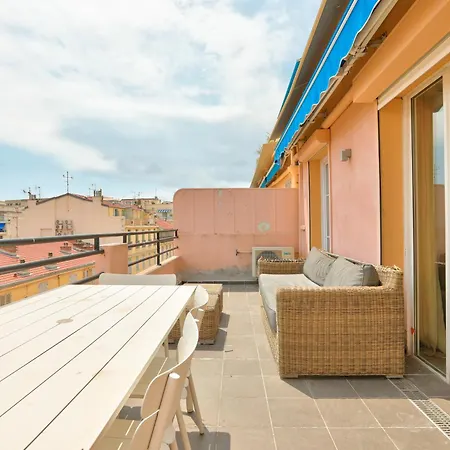Superbe T2 Avec Terrasse A Proximite De La * Nice