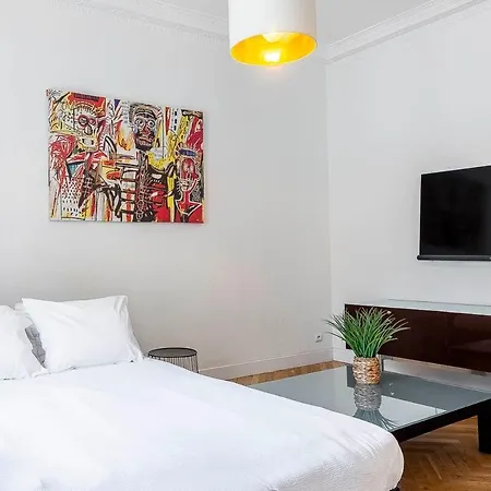 Grand Climatise Centre Apartment *