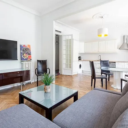 Grand Climatise Centre Apartment