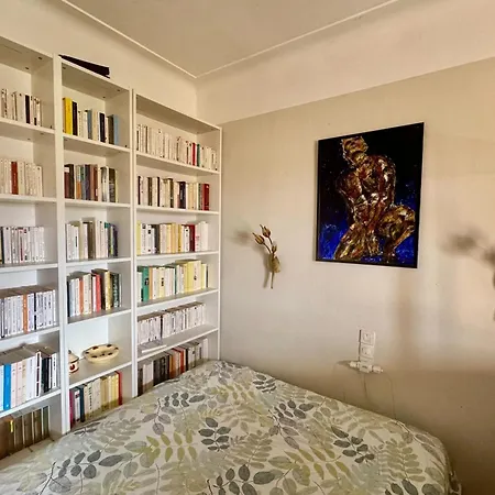 Beautiful T2 With Balcony Near Downtown Apartment