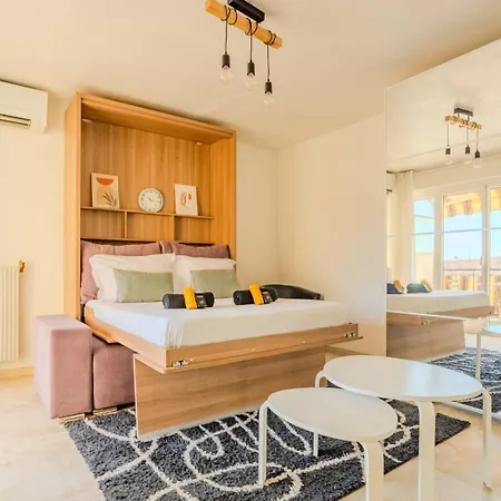 Terrace Ac Lift - Old Town | By Airnest Appartement