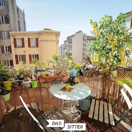 Bohemian Style And Luminous Balcony Appartement