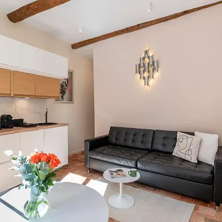 New Vieux à Côté De La Ac *