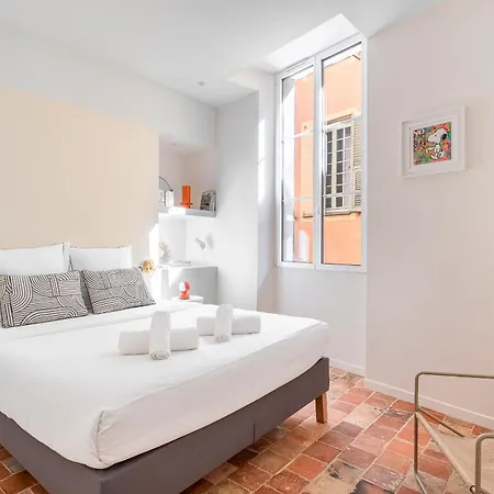 New Vieux à Côté De La Ac *