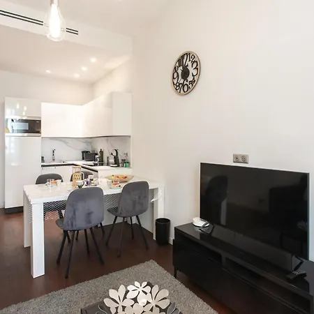#60 Staywiz Us - Grimaldi 2bdr Near Beach,promenade Ac&wifi