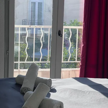 à 5min De La *