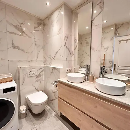 Apartment Near Port & - Private Parking - Full *