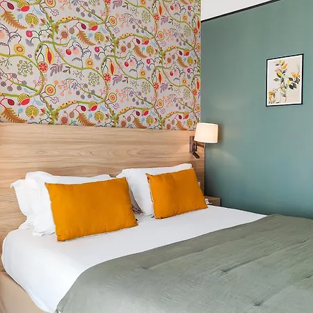 Hotel De France, Un Ammi